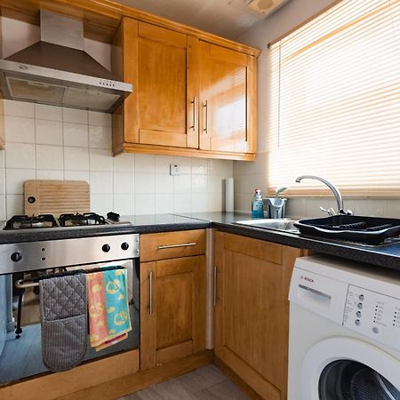 Hullidays Victora Dock- Refurbished 2024 Apartment Kingston upon Hull Bagian luar foto