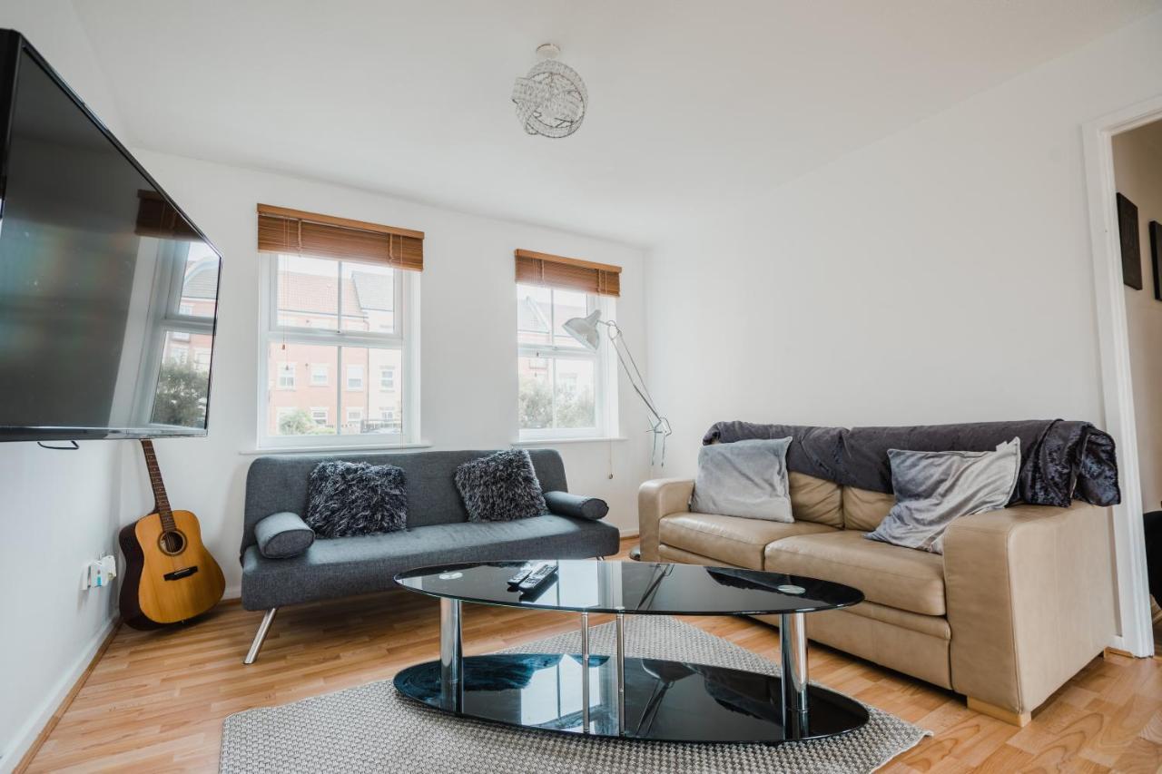 Hullidays Victora Dock- Refurbished 2024 Apartment Kingston upon Hull Bagian luar foto