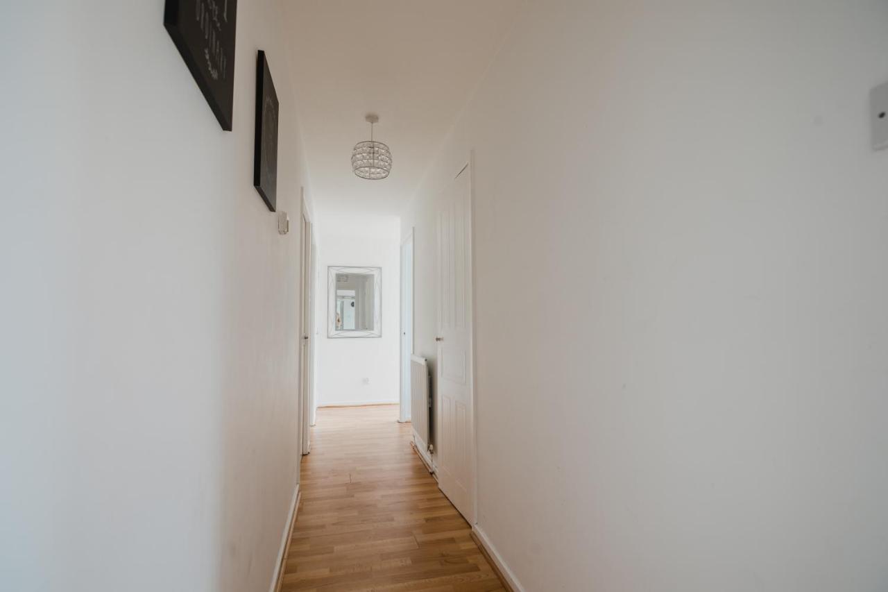 Hullidays Victora Dock- Refurbished 2024 Apartment Kingston upon Hull Bagian luar foto