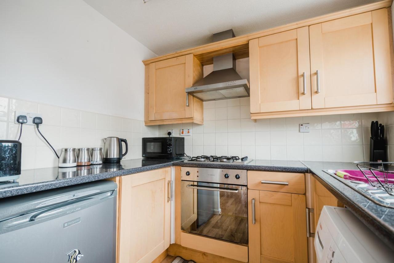 Hullidays Victora Dock- Refurbished 2024 Apartment Kingston upon Hull Bagian luar foto