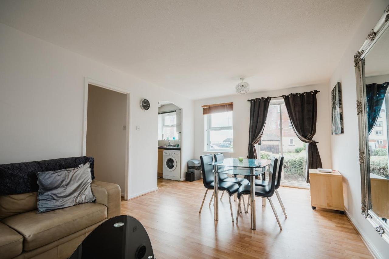 Hullidays Victora Dock- Refurbished 2024 Apartment Kingston upon Hull Bagian luar foto