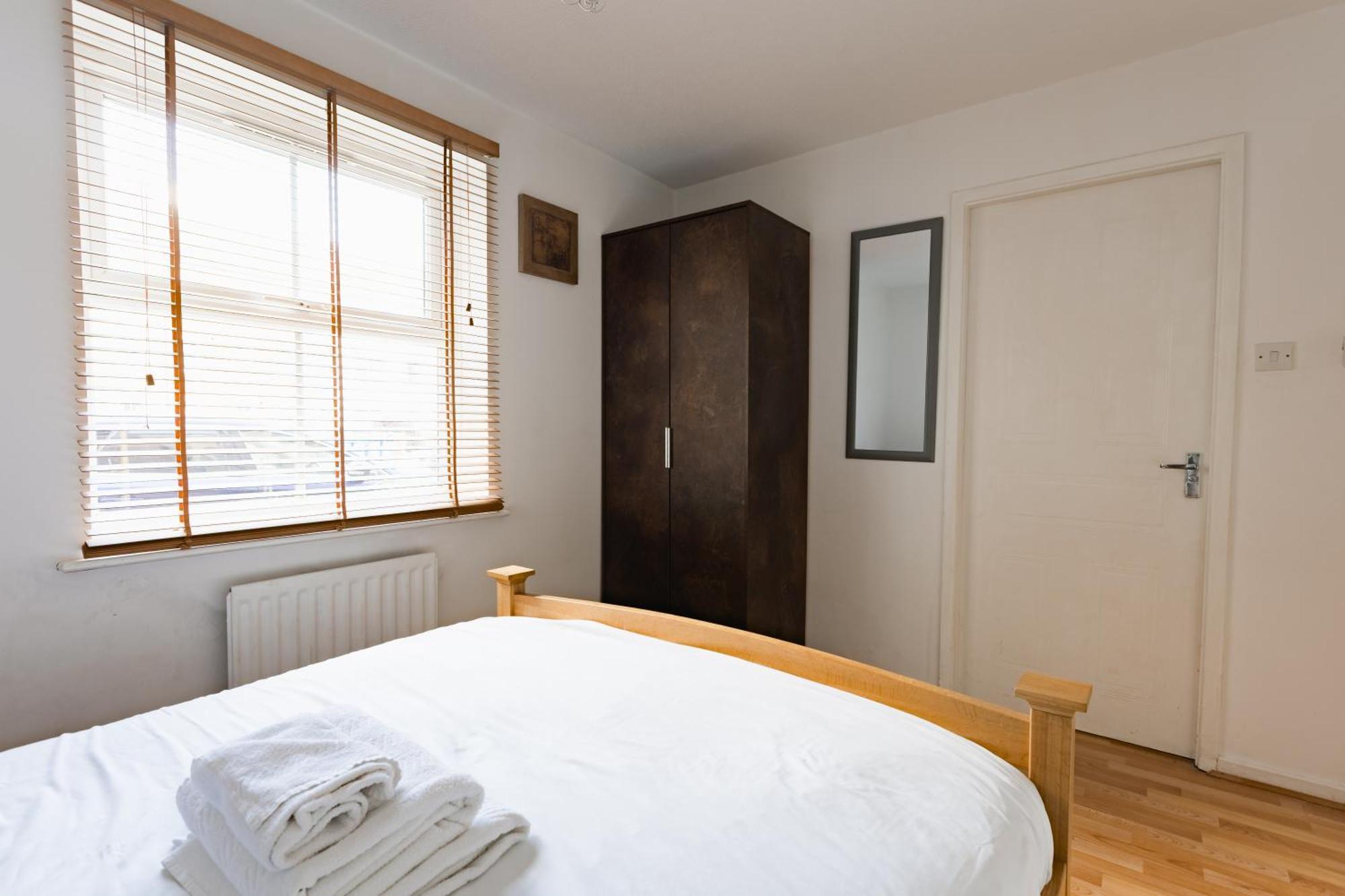 Hullidays Victora Dock- Refurbished 2024 Apartment Kingston upon Hull Bagian luar foto