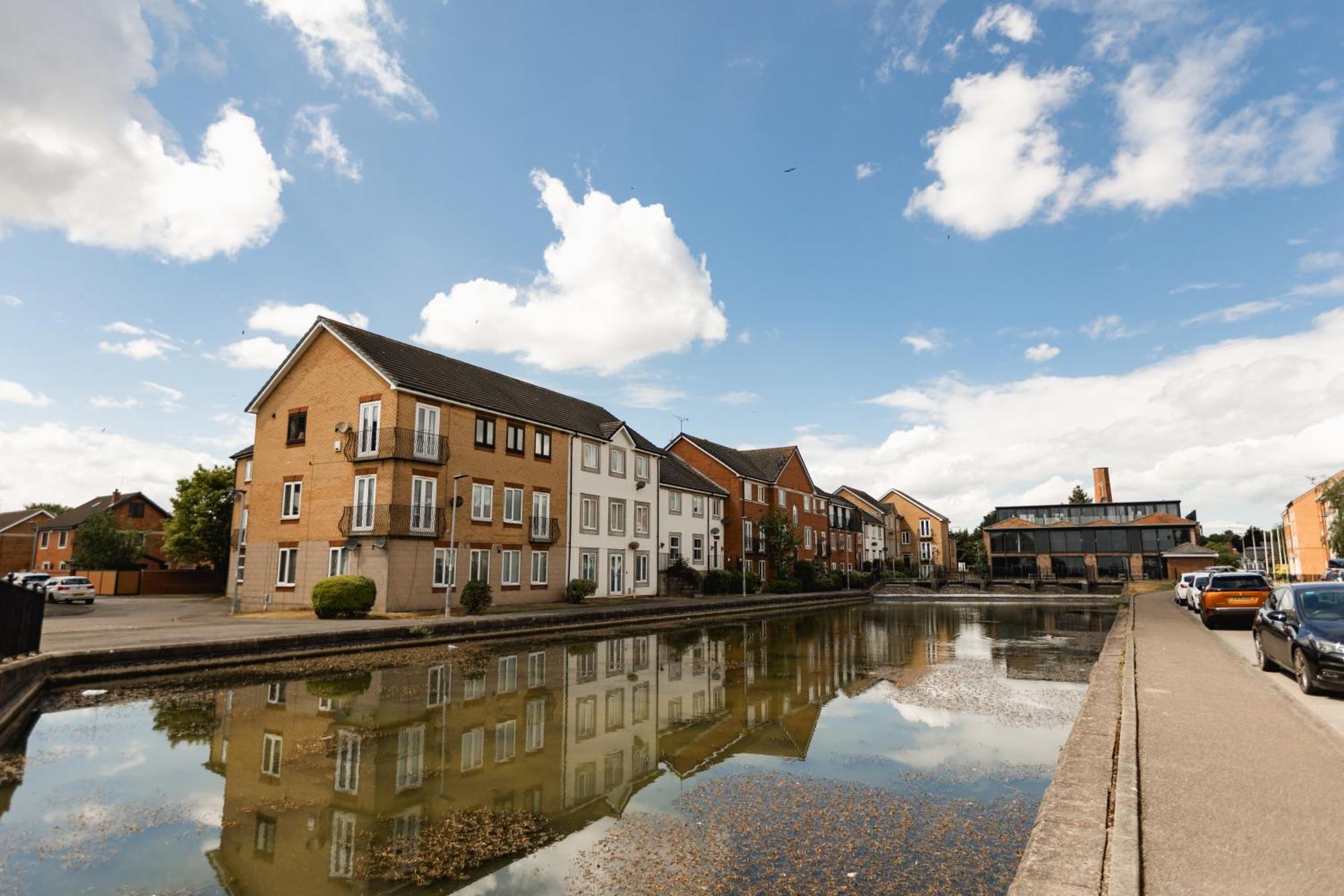 Hullidays Victora Dock- Refurbished 2024 Apartment Kingston upon Hull Bagian luar foto