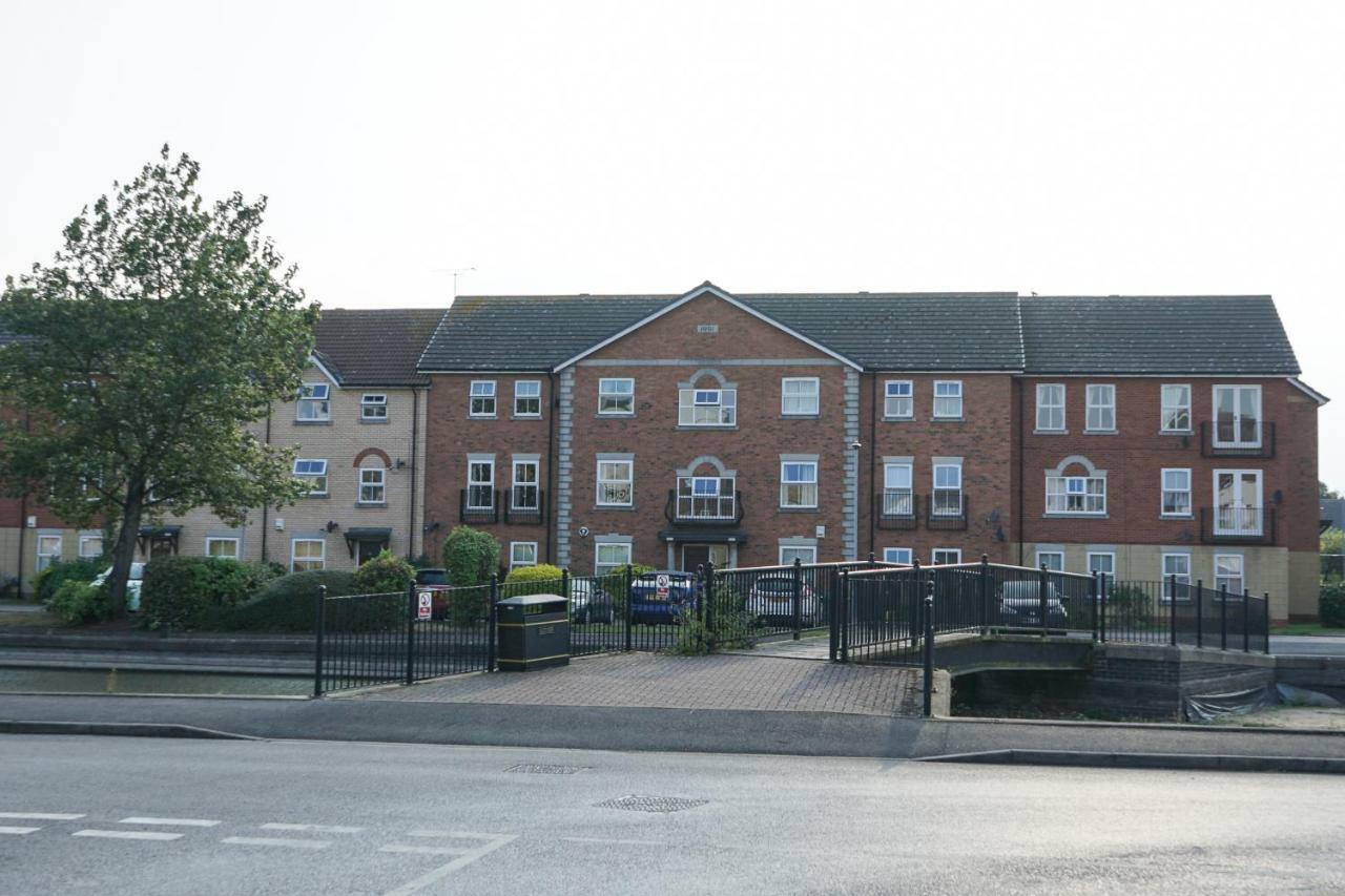 Hullidays Victora Dock- Refurbished 2024 Apartment Kingston upon Hull Bagian luar foto