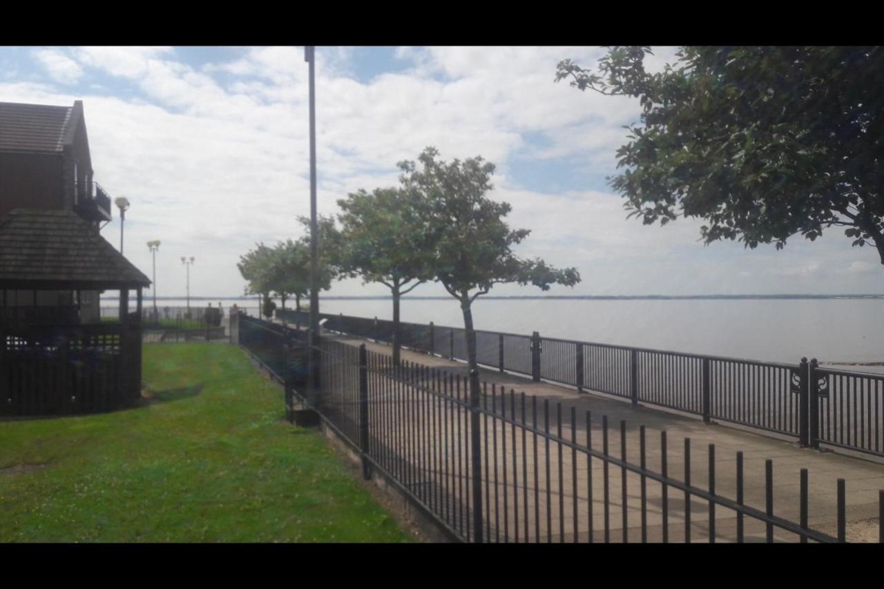 Hullidays Victora Dock- Refurbished 2024 Apartment Kingston upon Hull Bagian luar foto